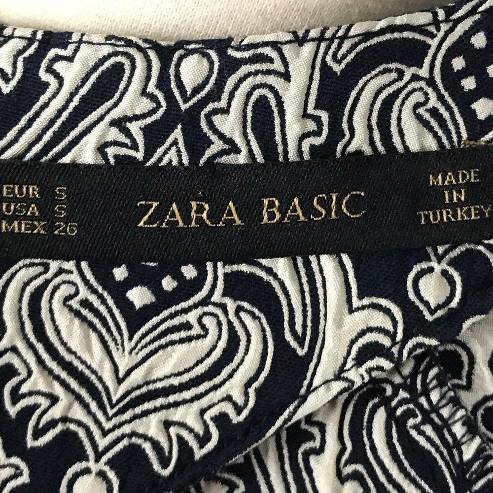 Zara Basic Geometric Pattern Boxy Short Sleeve Mi… - image 5